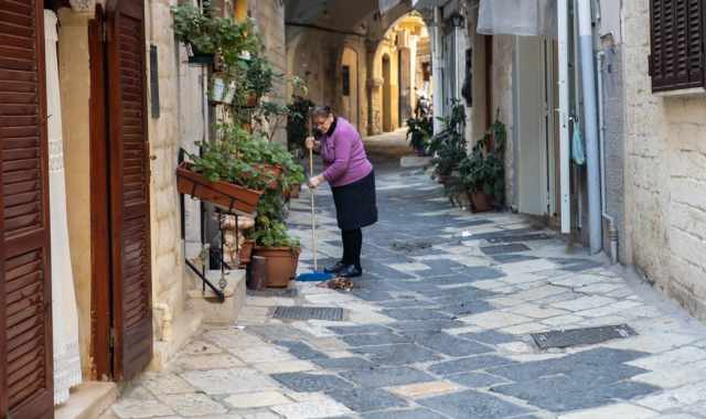 Bari Vecchia e la sua particolare pavimentazione stradale: ecco perch  bianca e nera